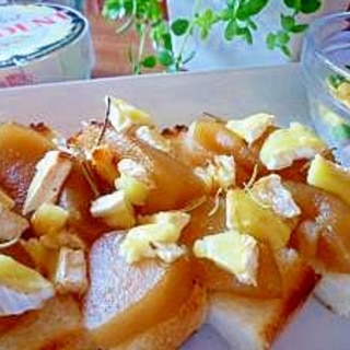 リンゴとカマンベールチーズのトースト